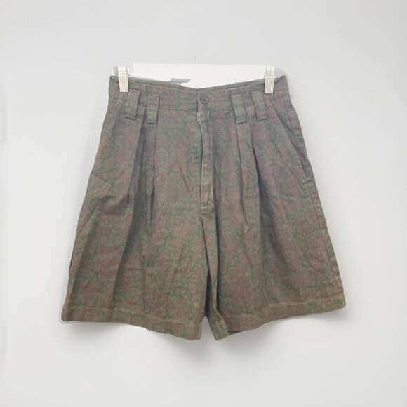 Skoozi Vtg Black/Red Pattern High Waisted Mom Shorts, No Tag, 19”L x 13”W x 18”H - Picture 1 of 5
